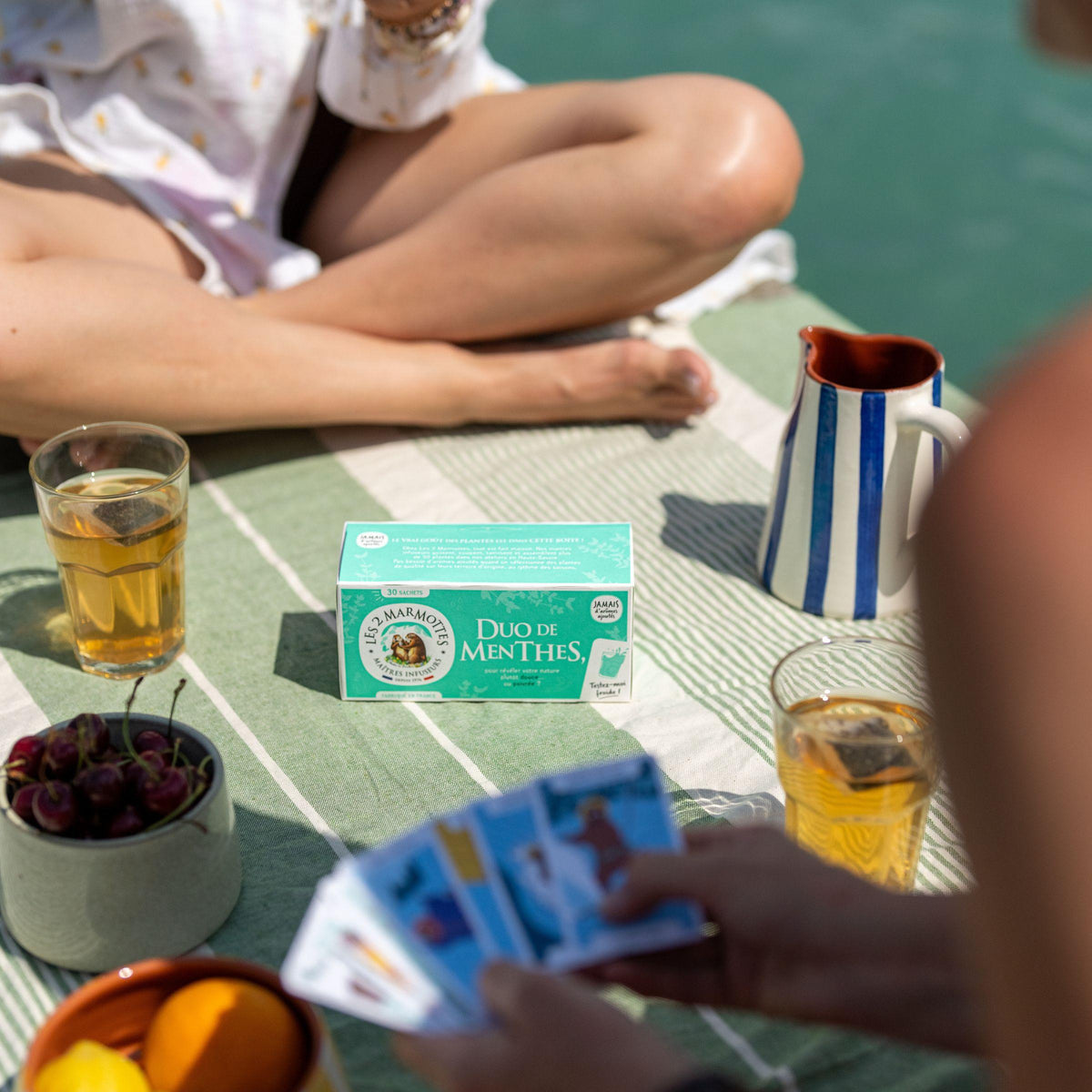 Tisane glacée à la menthe poivrée et menthe douce, sans sucre ajoutés, sans arômes ni additifs, la boisson saine pour se rafraîchir en été