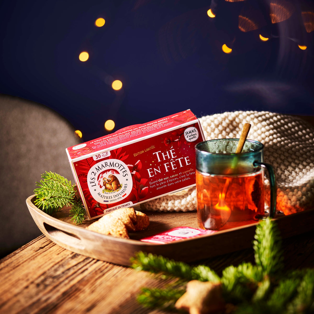 Thé bio de Noël les 2 Marmottes : thé noir, écorces de cacao, orange, cannelle et autres épices. Edition limitée pour les fêtes.