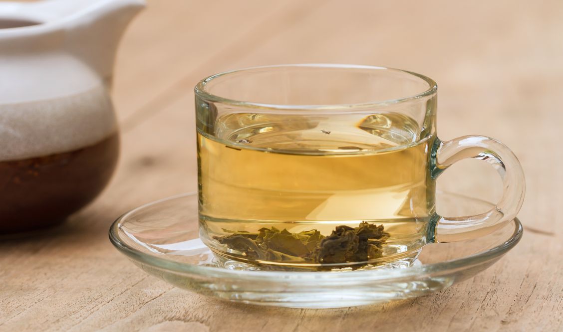 Quelle boisson chaude aux plantes choisir ? Comparatif thé, tisane, rooibos, matcha, maté...