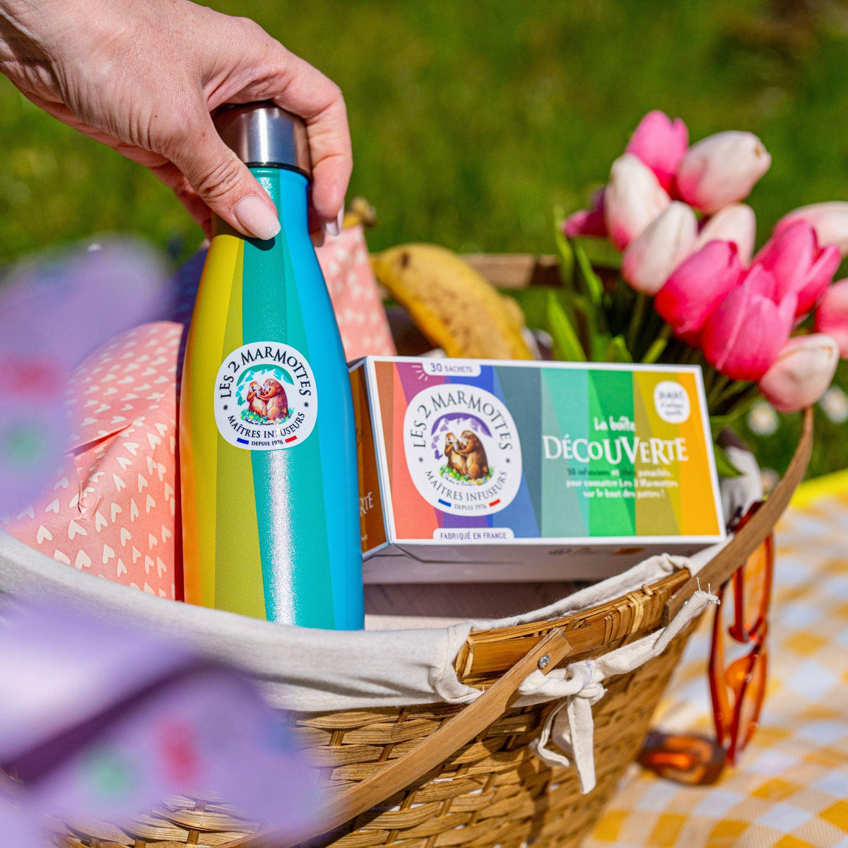 Gourde isotherme colorée + boîte découverte 30 sachets colorés les 2 marmottes