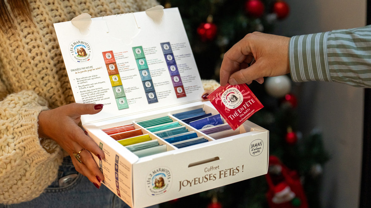 Idée coffret cadeau  coffret de noel Joyeuses Fêtes, 13 tisanes et 2 thés, dont 1 thé de noel en édition limitée